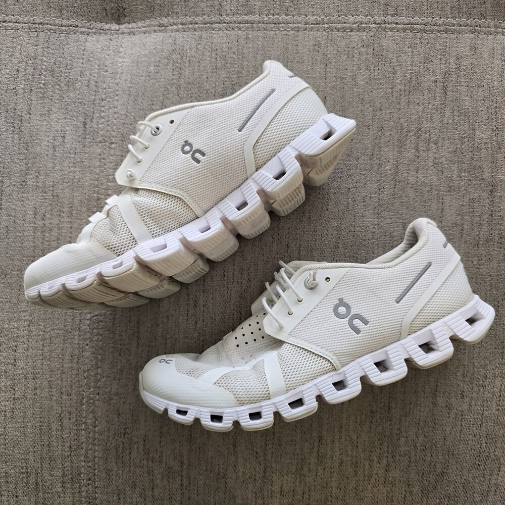 On Cloud Running Shoes Womens Size 8 All White Lightweight Sneakers